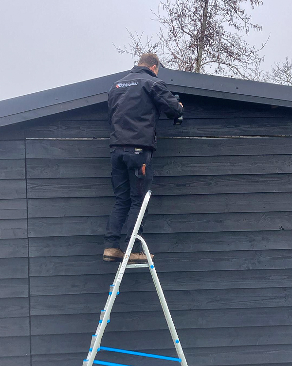 Klusdag op scouting kampeereiland Jisp. Lekker relaxen in het zonnetje